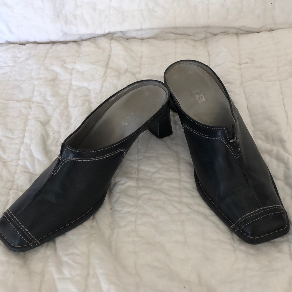 Women’s Ara Heeled Mules in Black